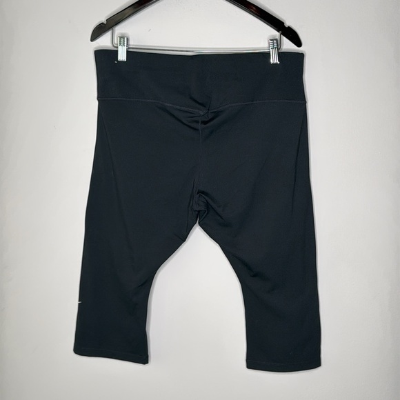 Nike Women's Dri-FIT Capri Length Leggings Athleisure in Black Size 1X - Picture 4 of 7